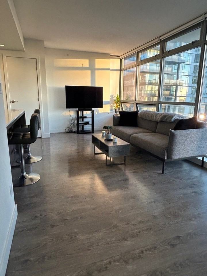 1308 Hornby St - Photo 3 of 12