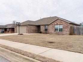 140 Willow Dr - Photo 1 of 1