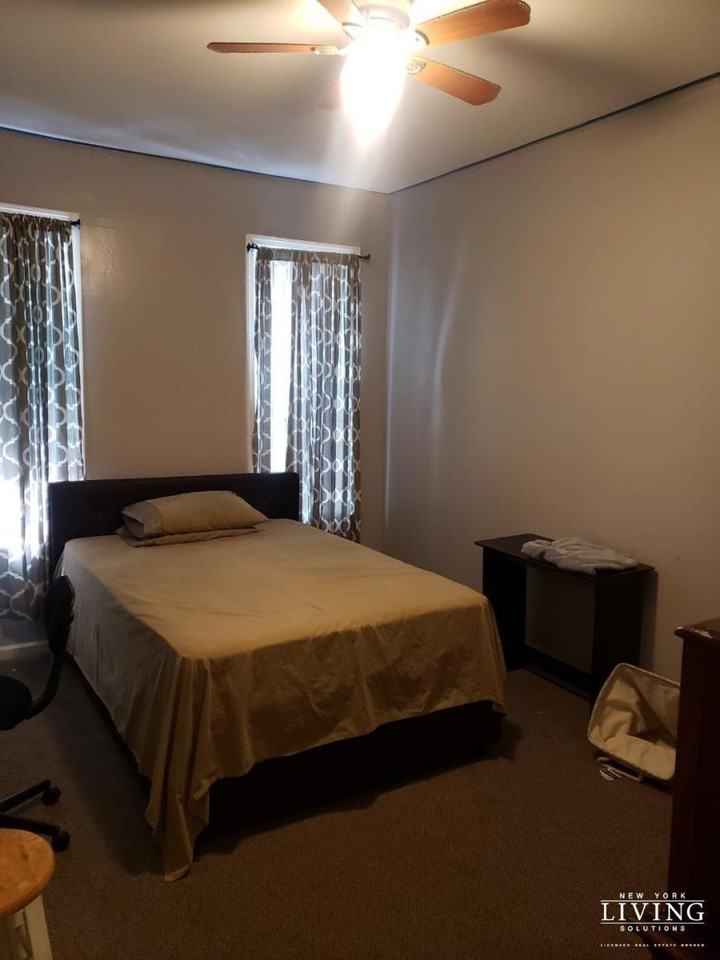 287 E 46th St - Photo 2 of 7