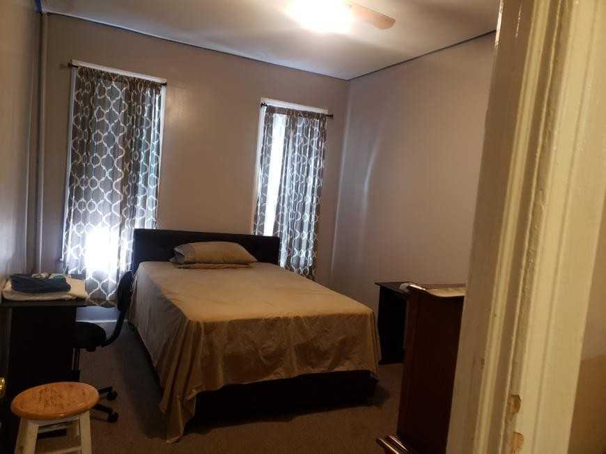 287 E 46th St - Photo 3 of 7