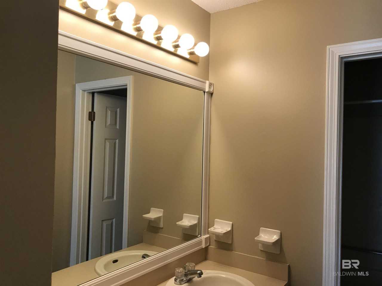 102 Myrna Cir - Photo 5 of 9