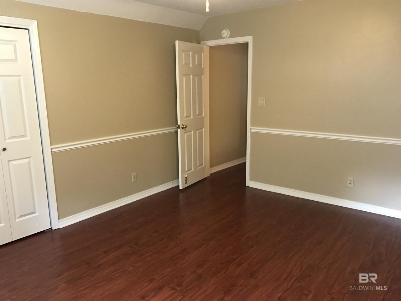 102 Myrna Cir - Photo 6 of 9