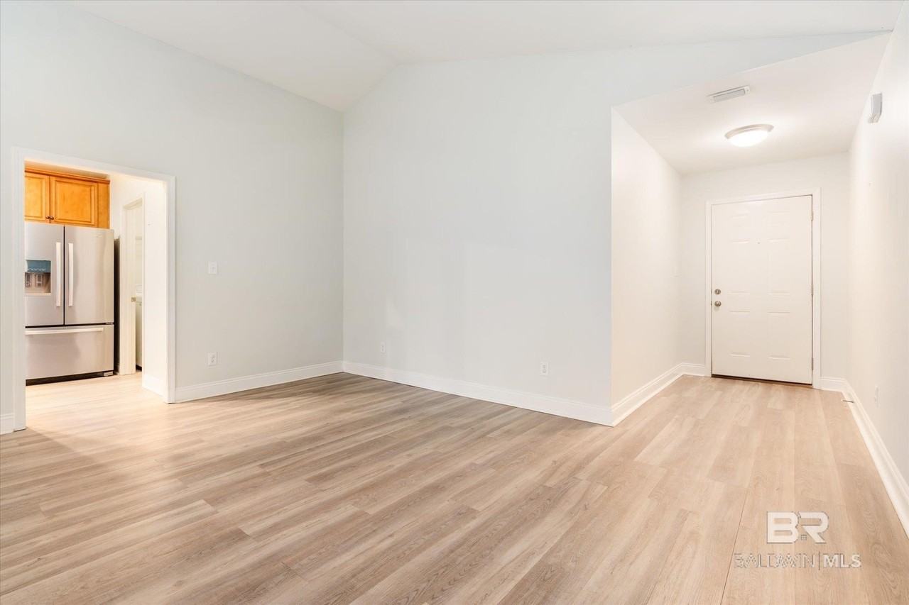 9534 Woolrich Ave - Photo 2 of 20