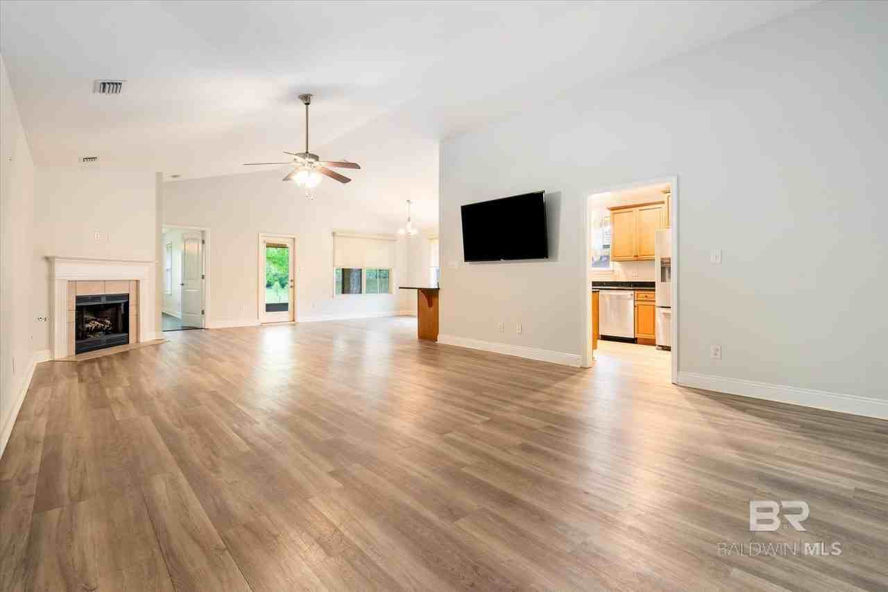 9534 Woolrich Ave - Photo 3 of 20