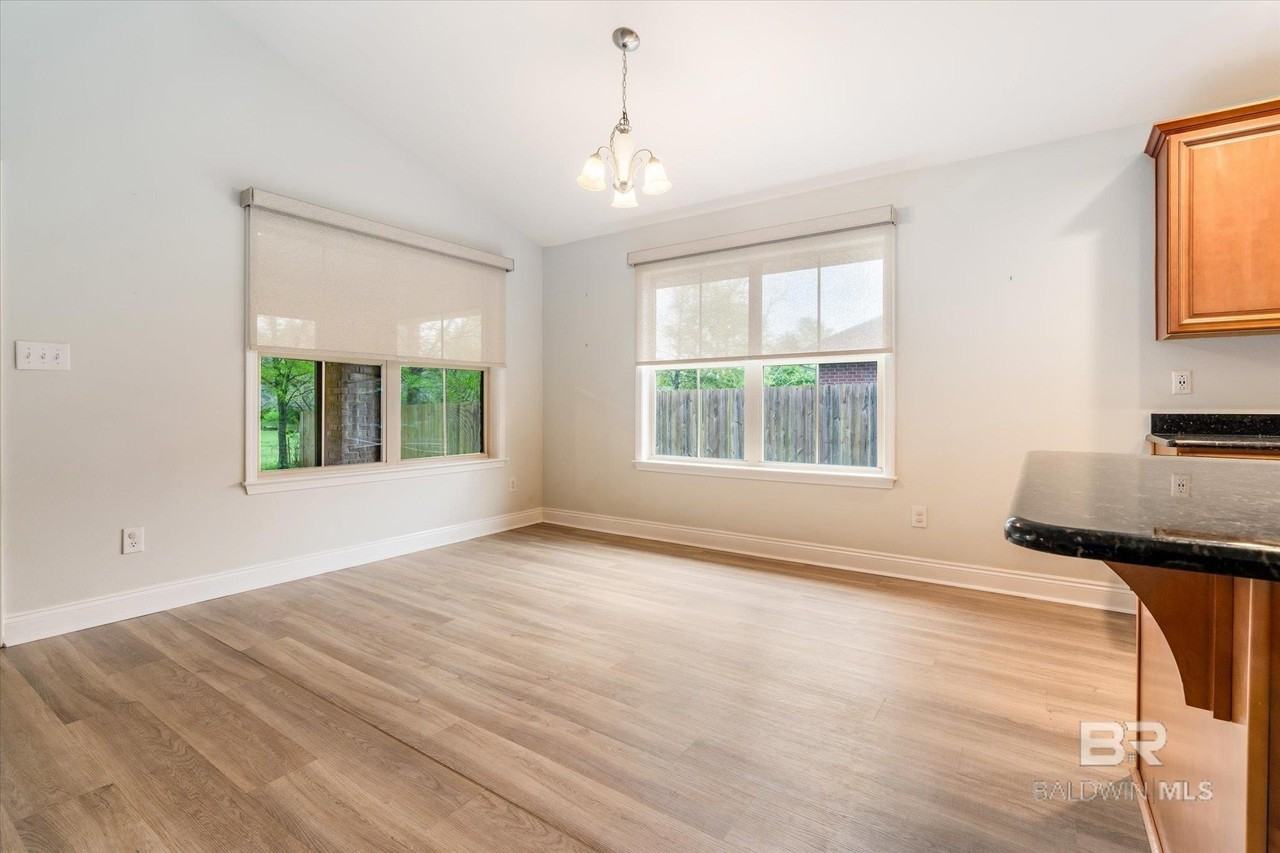 9534 Woolrich Ave - Photo 5 of 20