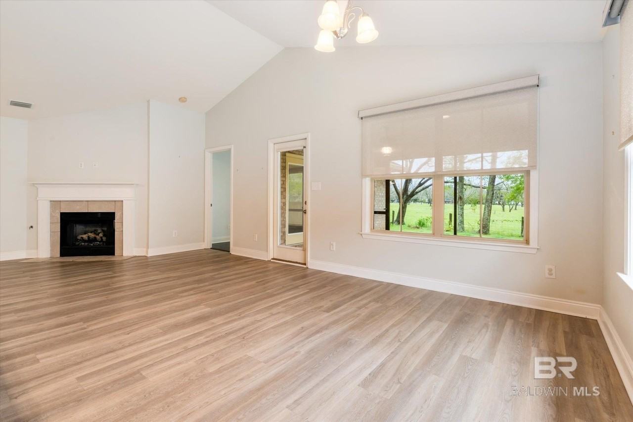 9534 Woolrich Ave - Photo 6 of 20