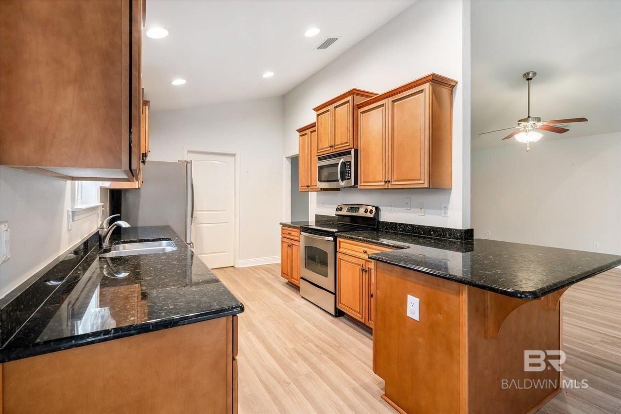 9534 Woolrich Ave - Photo 7 of 20