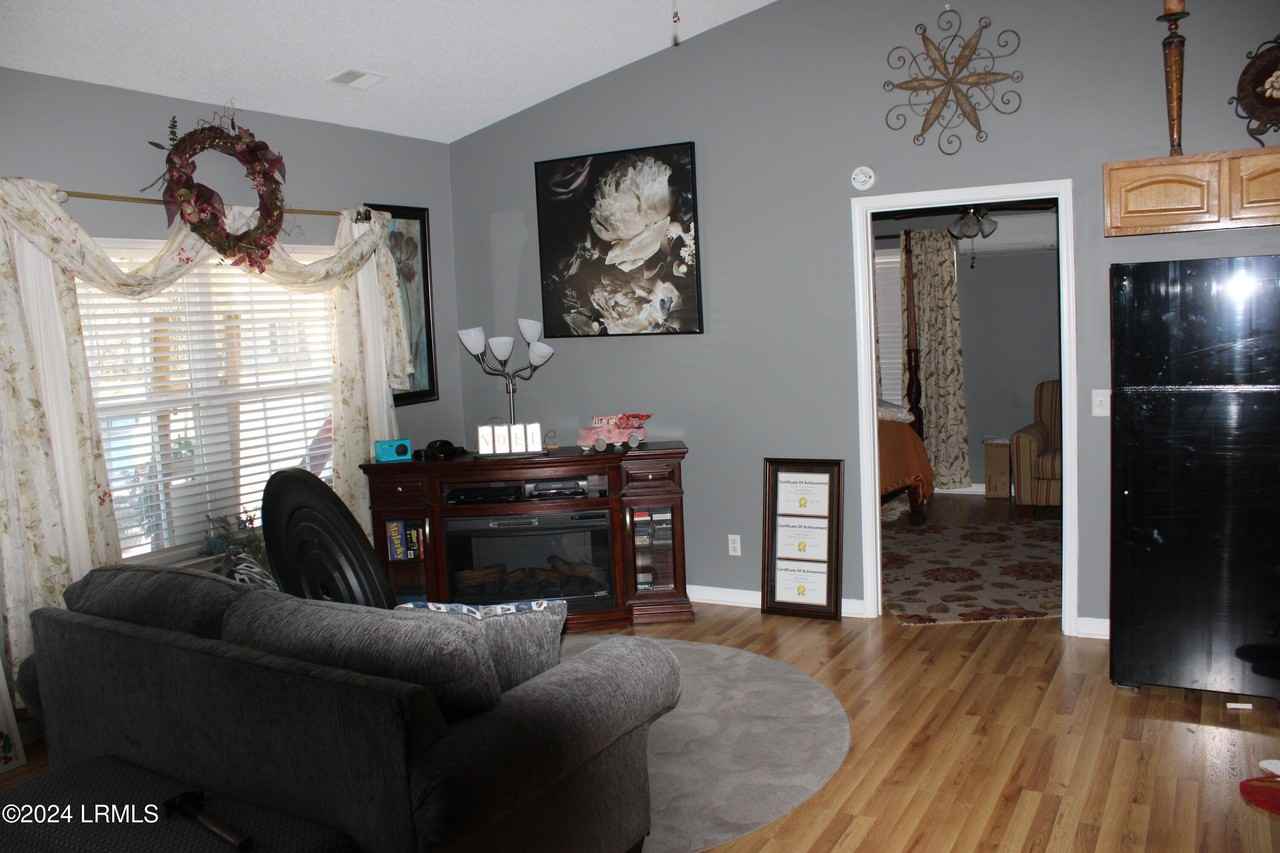 78 Pamela Ln - Photo 2 of 7