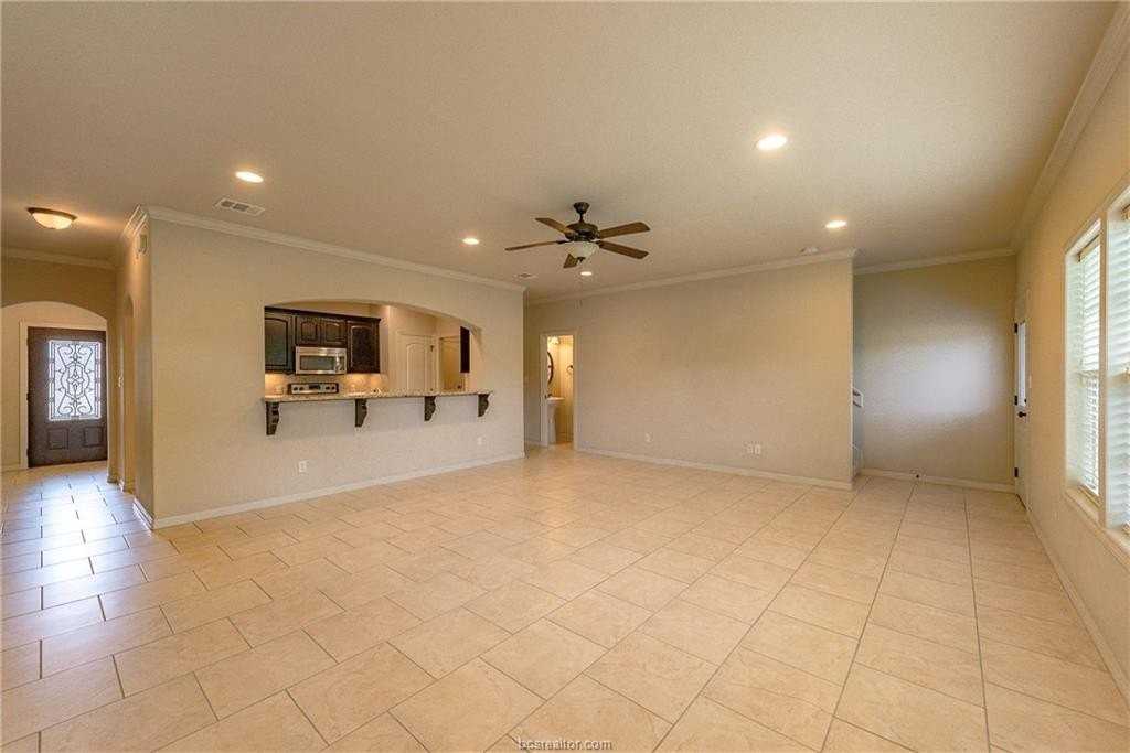 1400 Crescent Ridge Dr - Photo 3 of 15