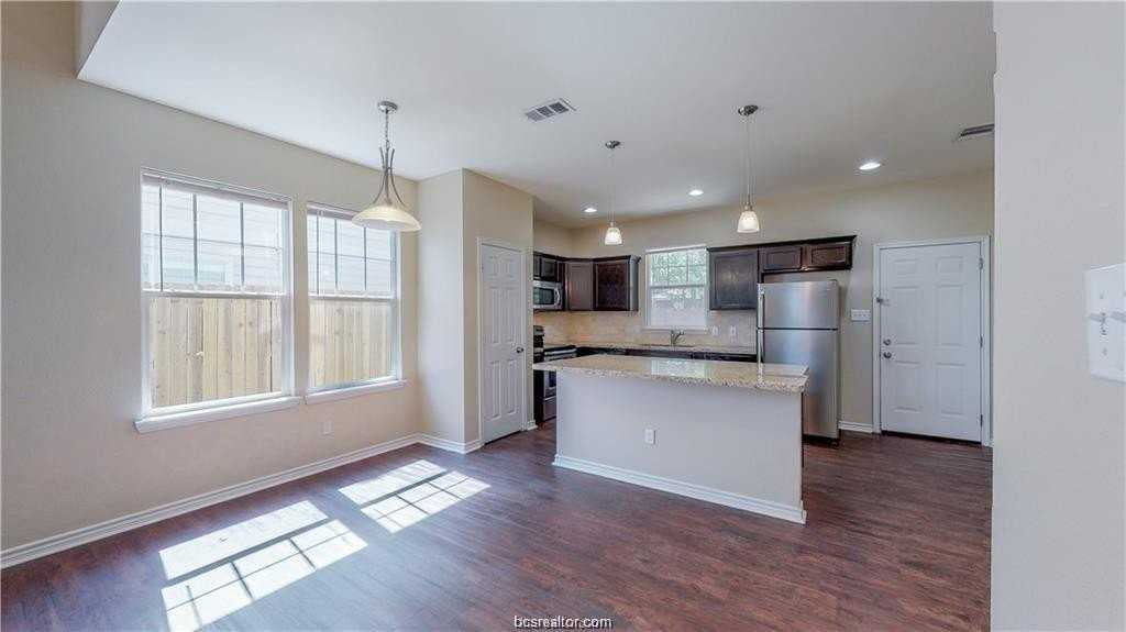 203 Sterling St #A - Photo 4 of 12