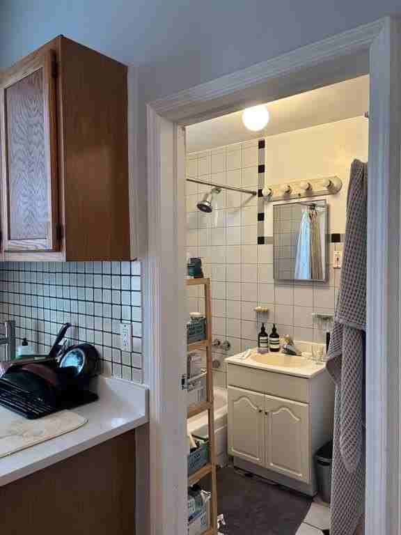 42 Clermont Ave #2 - Photo 7 of 9