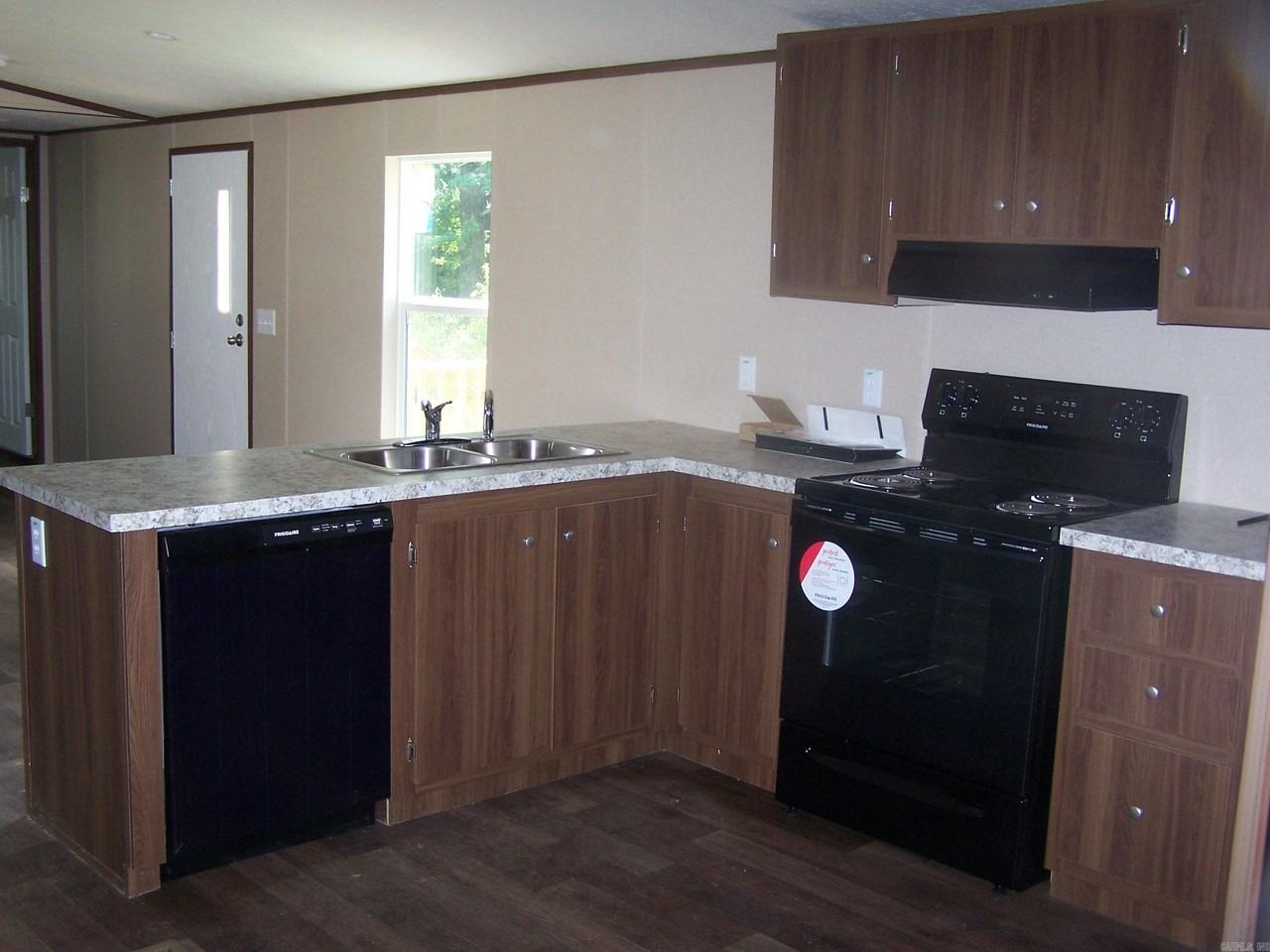 148 Pine St - Photo 4 of 6