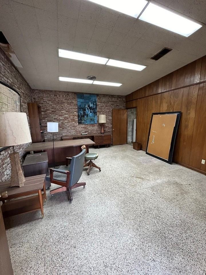 918 3rd Ave - Photo 4 of 8