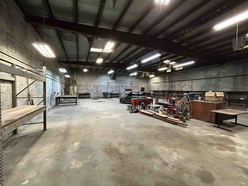 918 3rd Ave - Photo 7 of 8