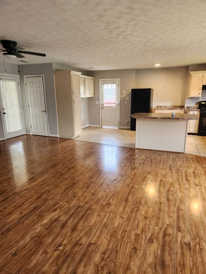 946 Elysium Dr - Photo 6 of 28