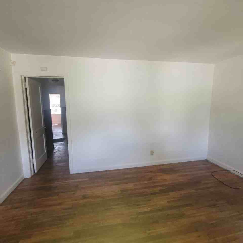 944 Booker Ave - Photo 4 of 11