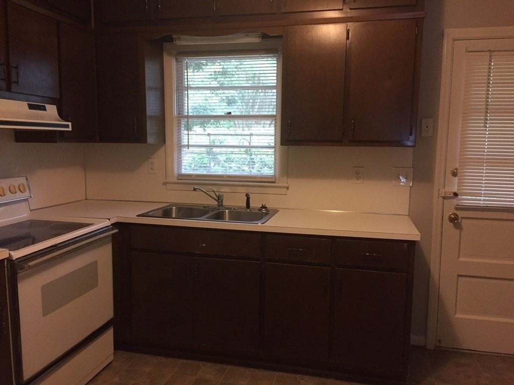 1550 Stark Ave Apt 5 #5 - Photo 3 of 7