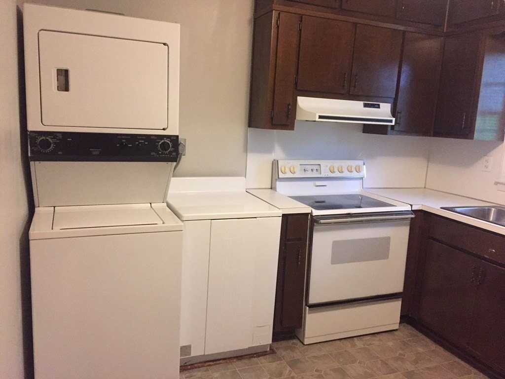 1550 Stark Ave Apt 5 #5 - Photo 4 of 7