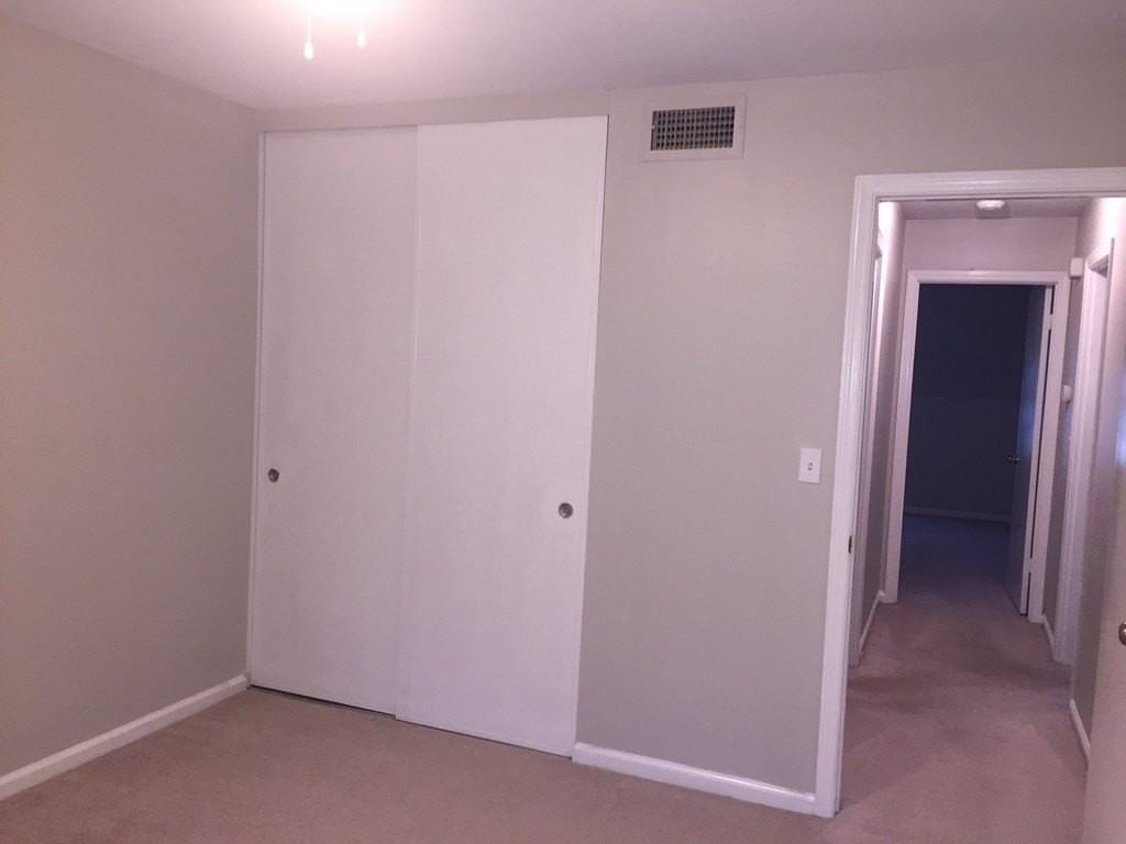 1550 Stark Ave Apt 5 #5 - Photo 6 of 7