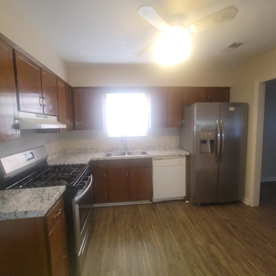 3546 Stratford Dr - Photo 6 of 17