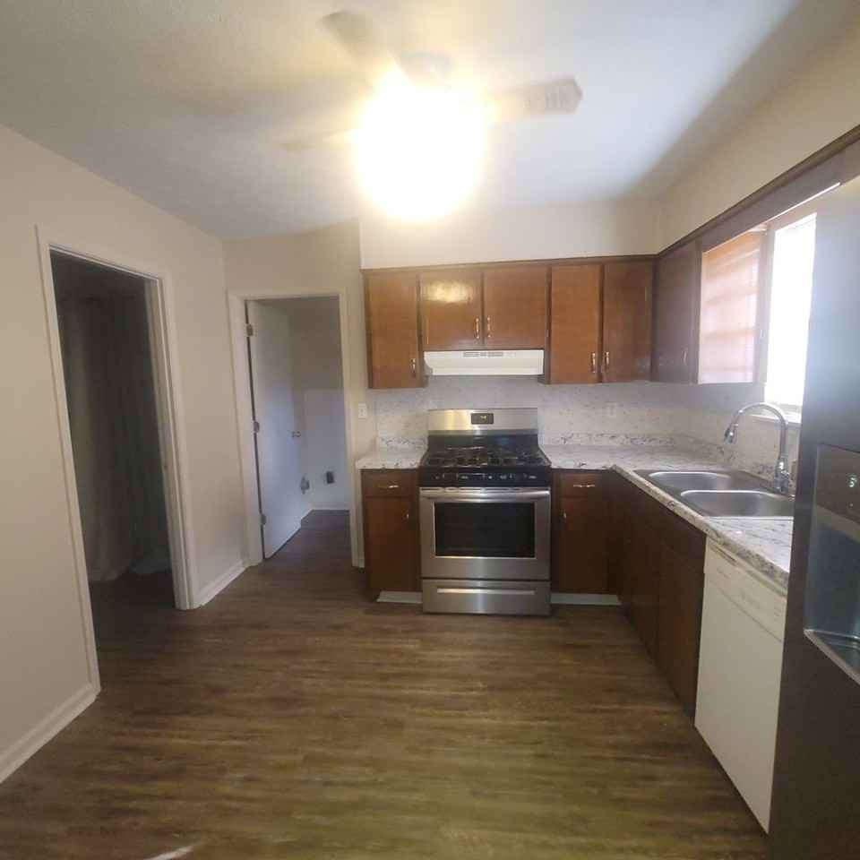 3546 Stratford Dr - Photo 7 of 17