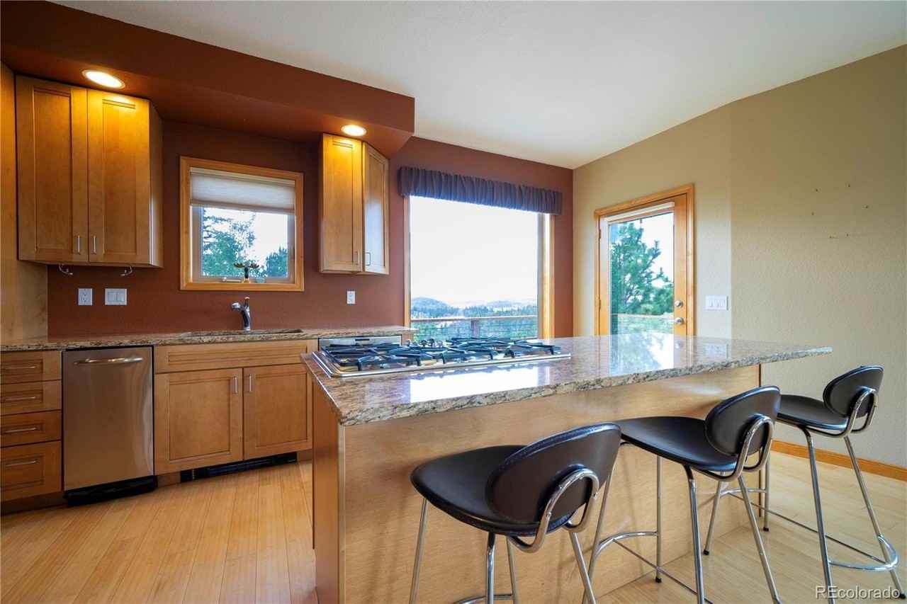 138 Teton Way - Photo 3 of 34