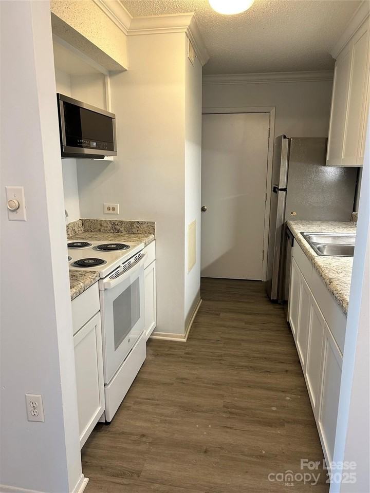 4936 Sardis Rd Apt A #A - Photo 5 of 21