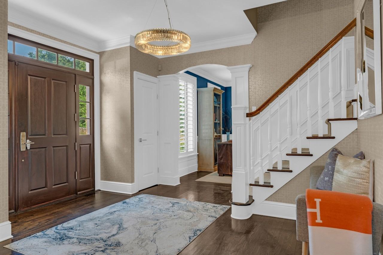 8 Jacob Ln - Photo 4 of 37