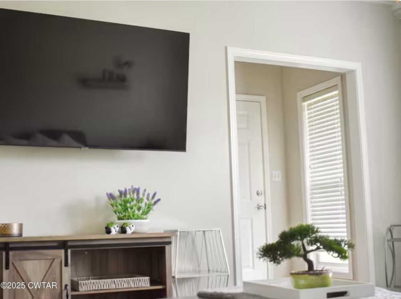 146 Henderson Rd - Photo 5 of 7