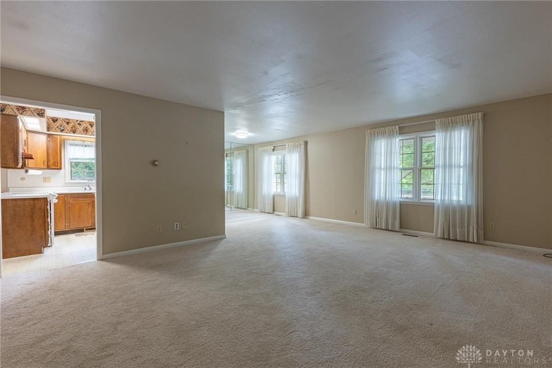 701 Far Hills Ave #701 - Photo 5 of 38