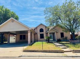 featured image of 2212 Willow Trl