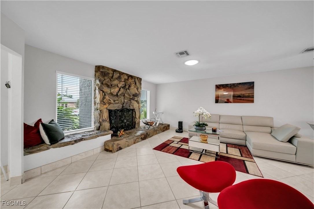 3746 Se 1st Pl - Photo 7 of 43