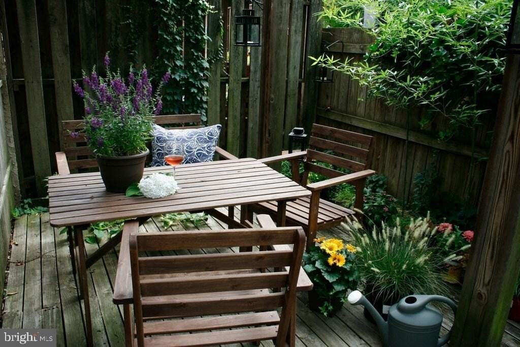 826 N Woodstock St #1 - Photo 5 of 12