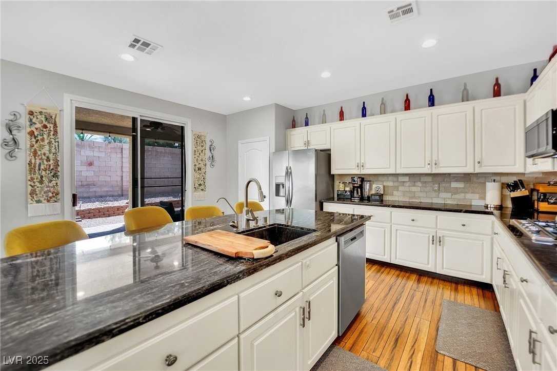 2705 Peekskill Ave - Photo 4 of 50