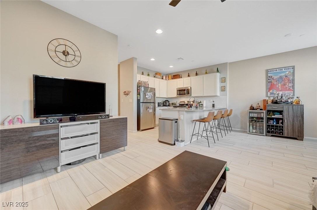 724 Florence Isle Ave - Photo 3 of 25