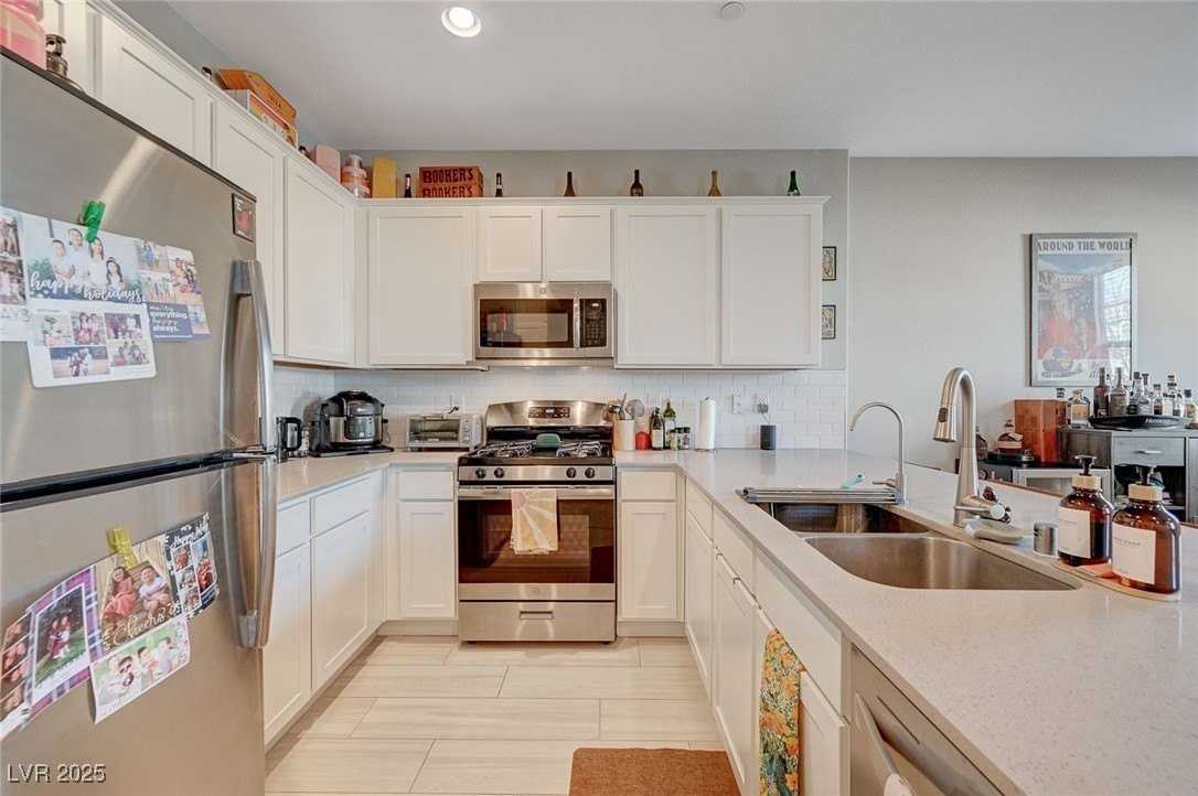 724 Florence Isle Ave - Photo 4 of 25