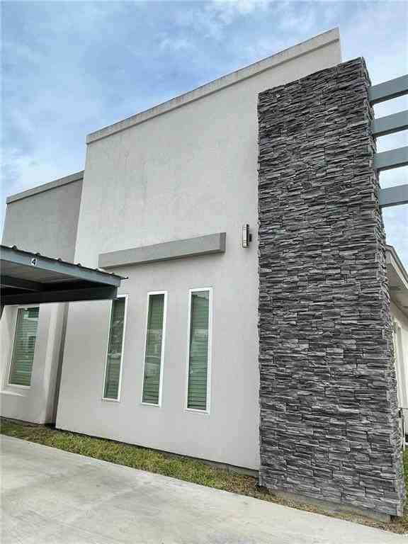 2709 S J St - Photo 2 of 36