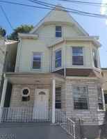 featured image of 252 N 4th St #1