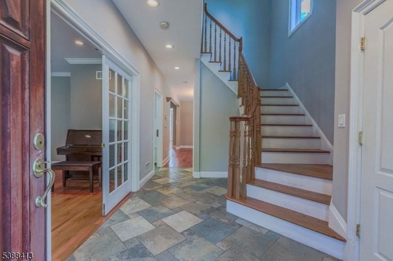 567 Mountain Ave - Photo 2 of 28