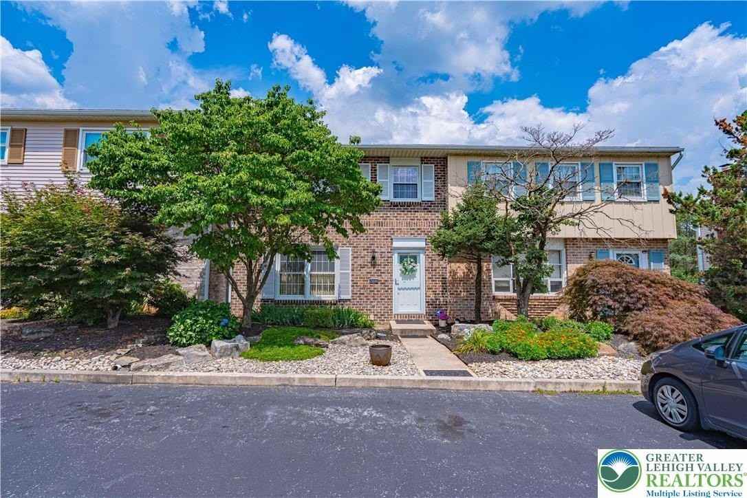 4531 N Hedgerow Dr - Photo 2 of 29