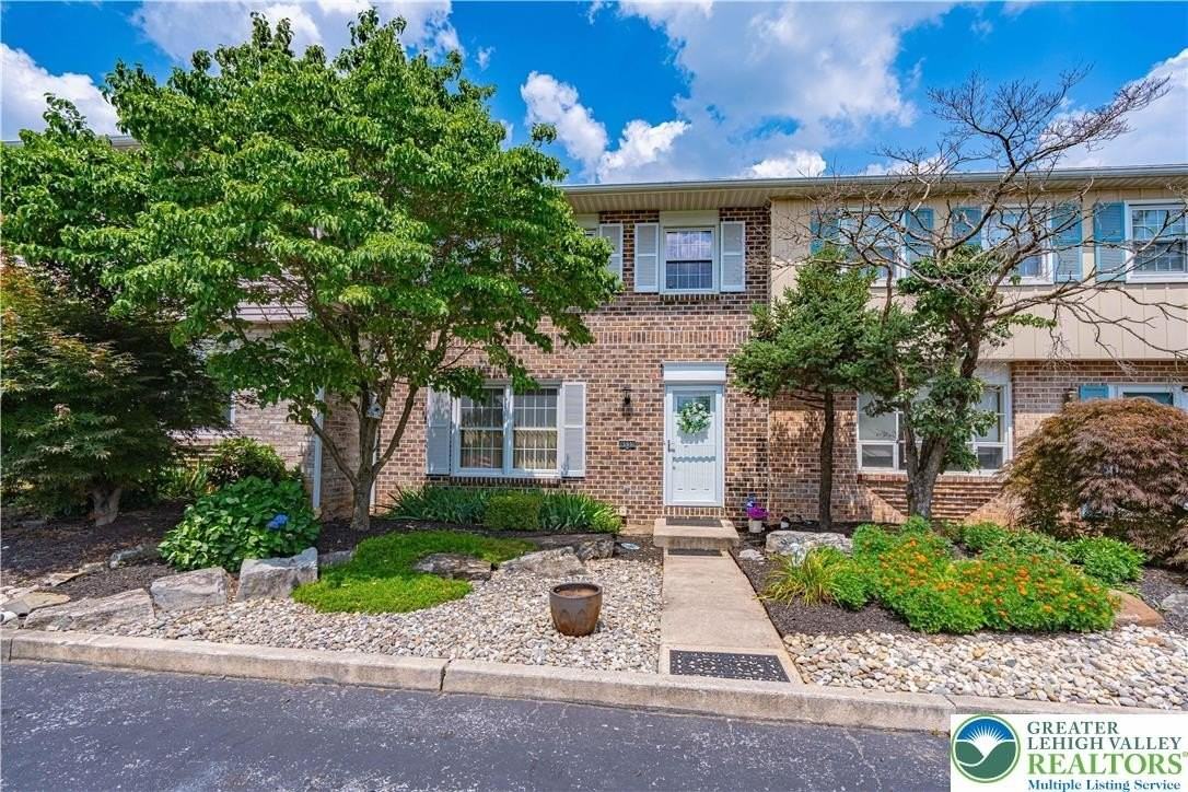 4531 N Hedgerow Dr - Photo 3 of 29