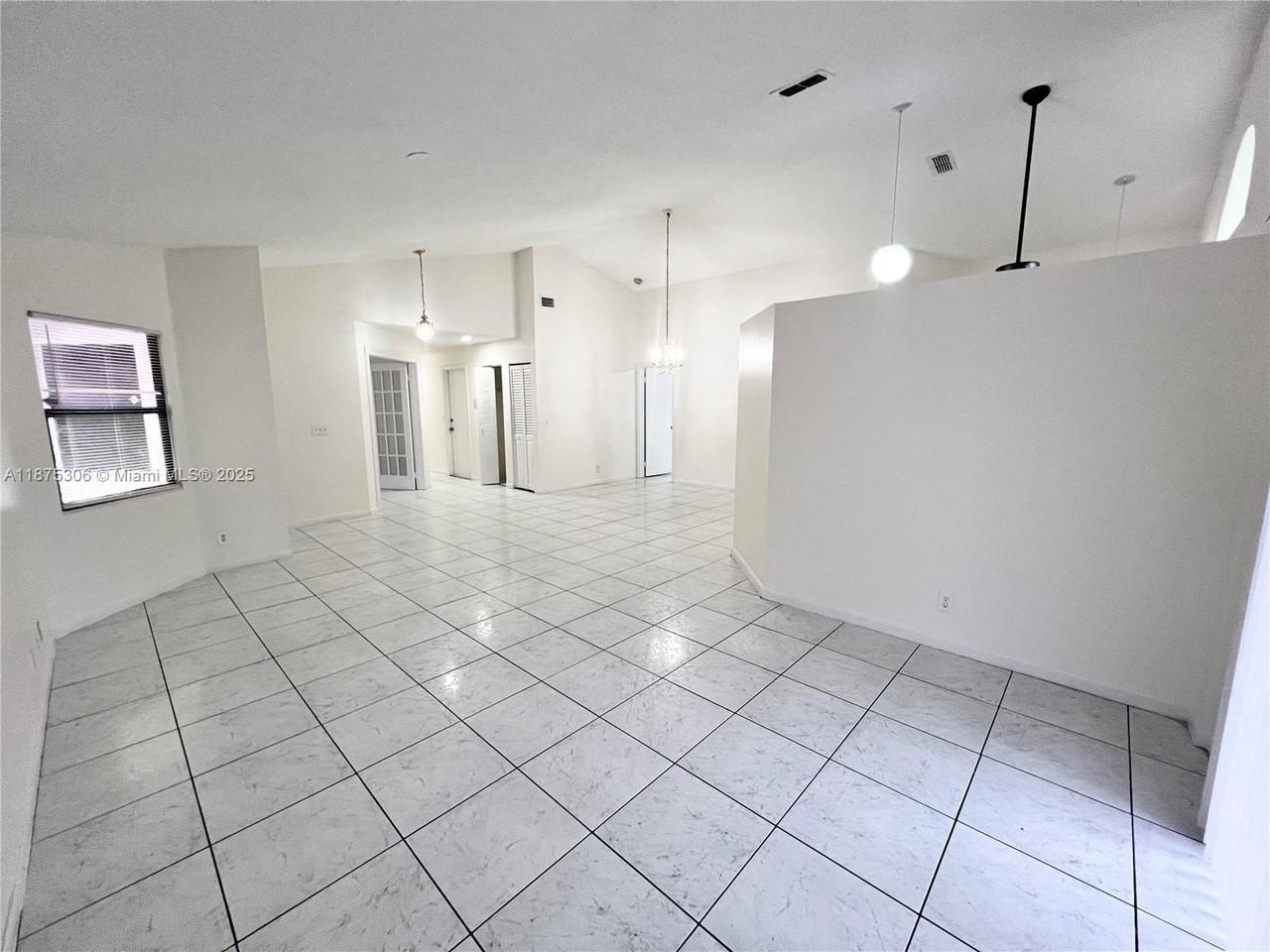 210 Maddy Lane - Photo 4 of 21