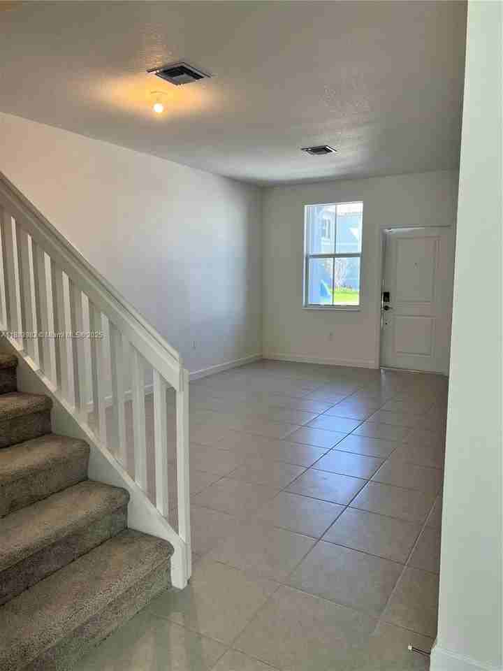 4619 Nw 118th Ave - Photo 3 of 20