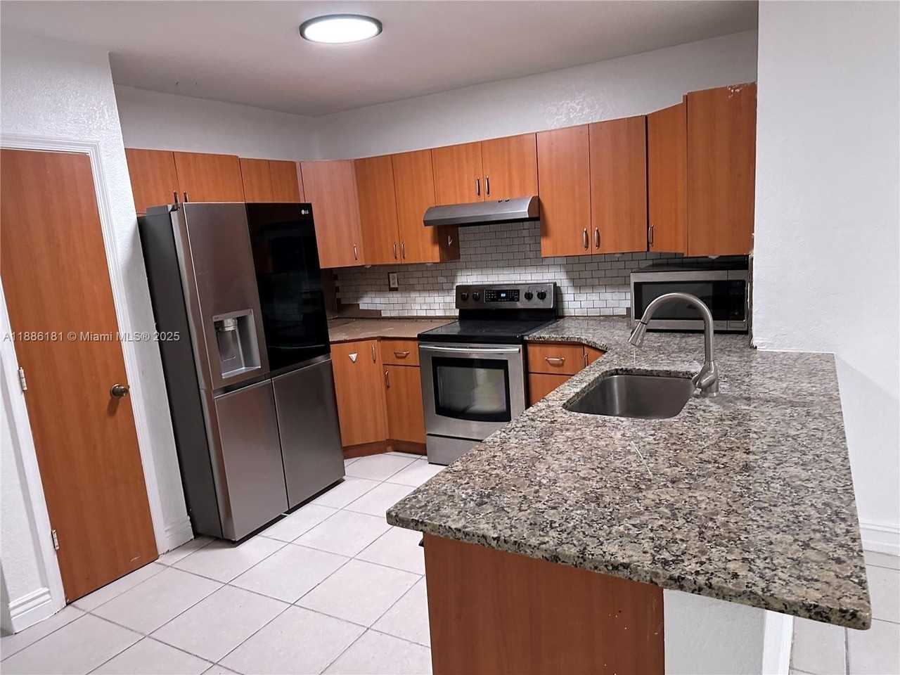 3751 Nw 115th Ave #B - Photo 3 of 11