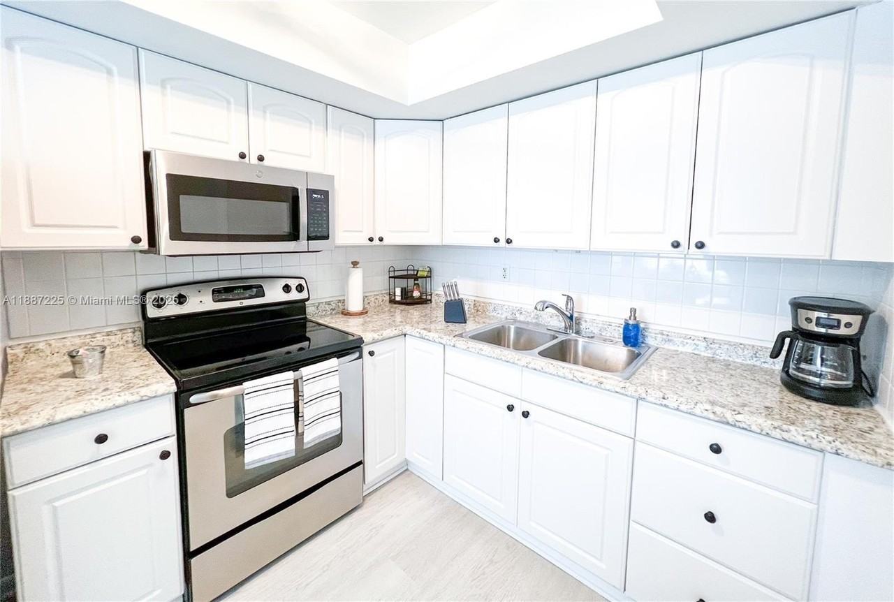 1313 Ne 118th St #1313 - Photo 2 of 10