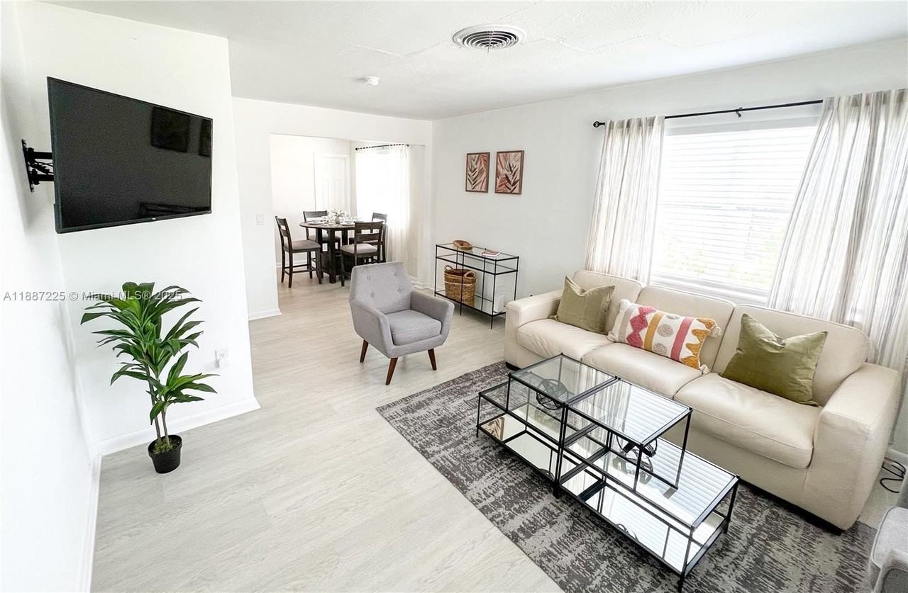 1313 Ne 118th St #1313 - Photo 3 of 10