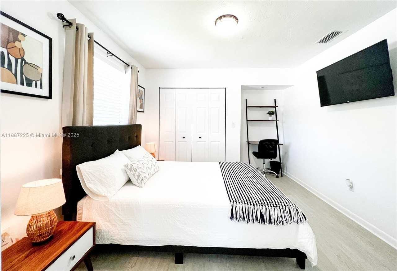 1313 Ne 118th St #1313 - Photo 6 of 10