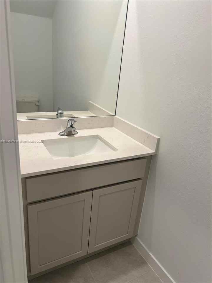652 Nw 6th St #652 - Photo 5 of 15