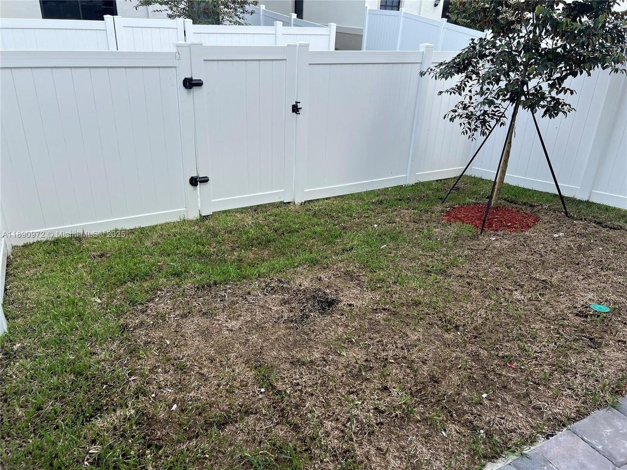 652 Nw 6th St #652 - Photo 6 of 15