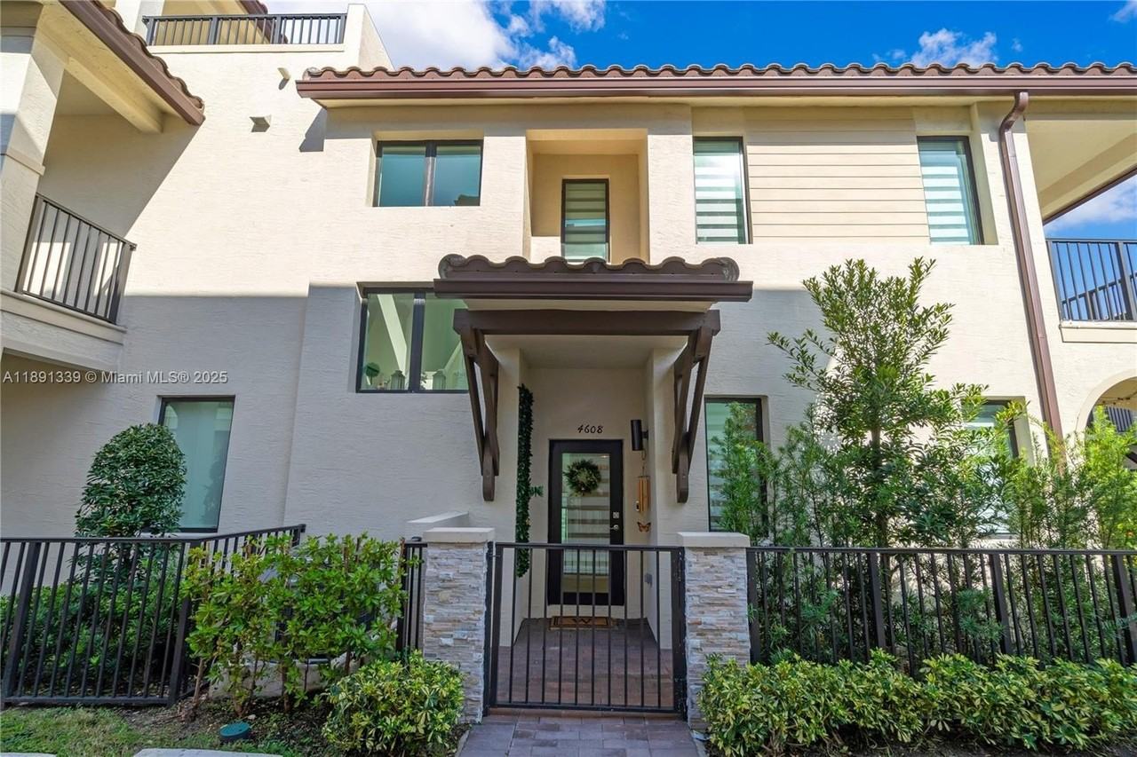 4608 Nw 83rd Pkwy #0 - Photo 2 of 38